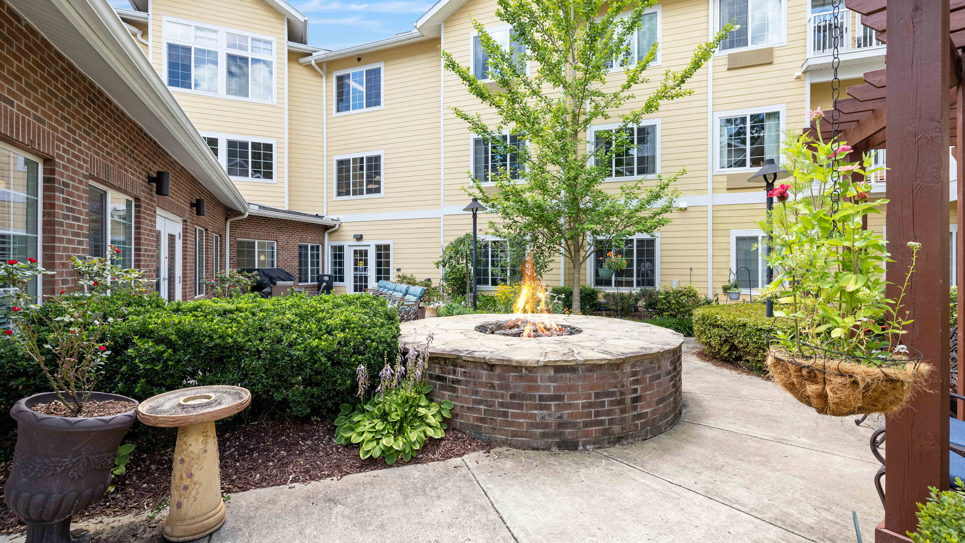 The outdoor patio at Whispering Pines